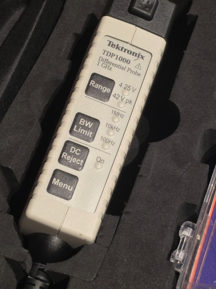 TEKTRONIX TDP1000 Differential Probe with accessories.