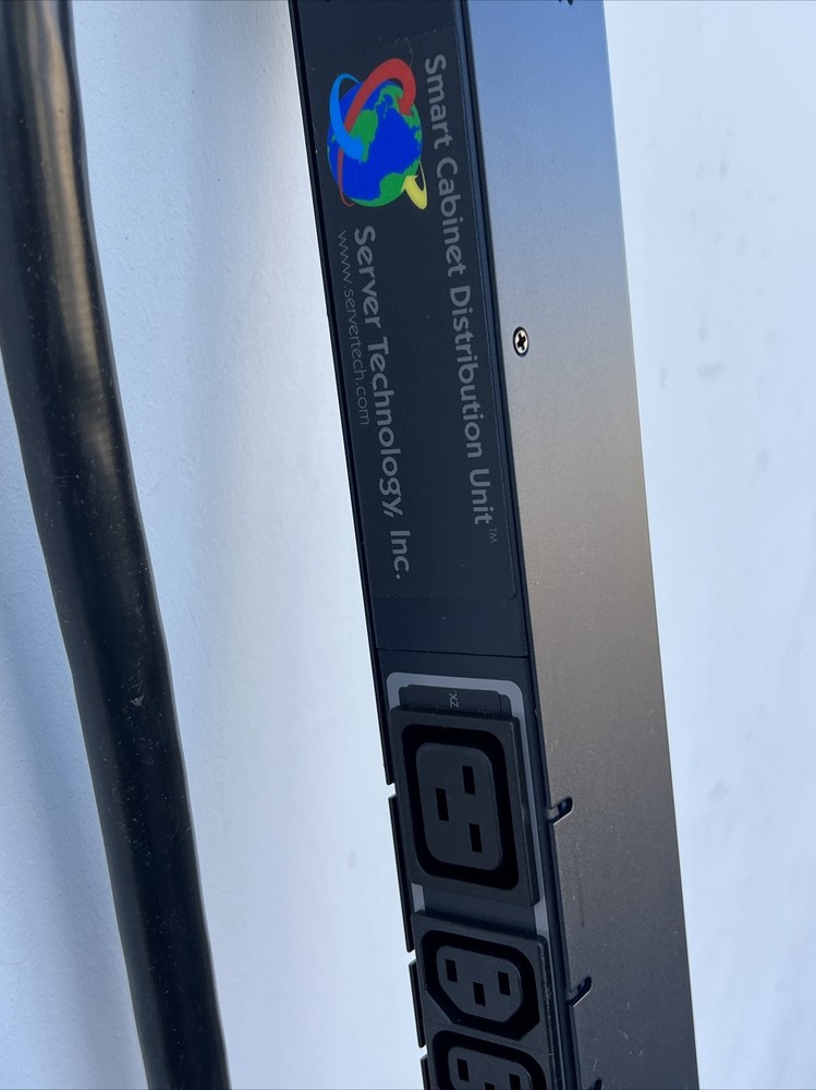 Server Technology CL-24VY-L30MA Data Center Rack Power Distribution Unit PDU