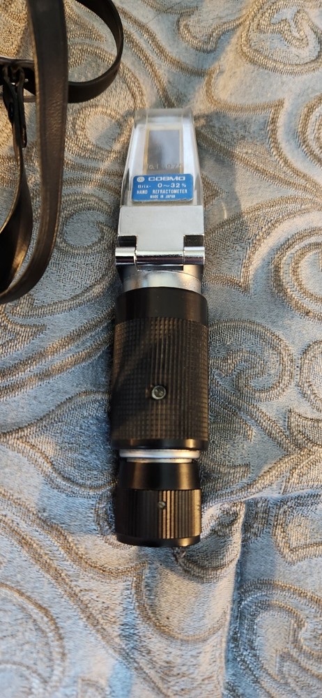 Cosmo Japanese Hand-Held Refractometer with case