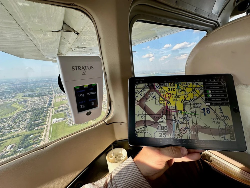 Stratus 4 ADS-B receiver