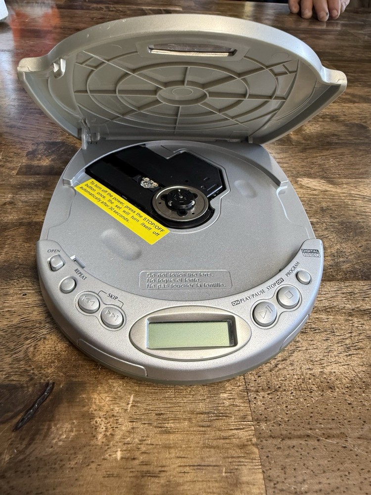 Lenoxx Sound Programmable Compact Disc Player W/Repeat Player 1 Bit DAC Digital