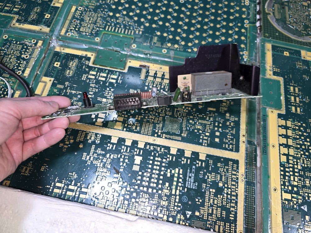 Atari 400 DEFECTIVE DONOR-MISSING Componets-400 PWR Button Board-Untested-PARTS