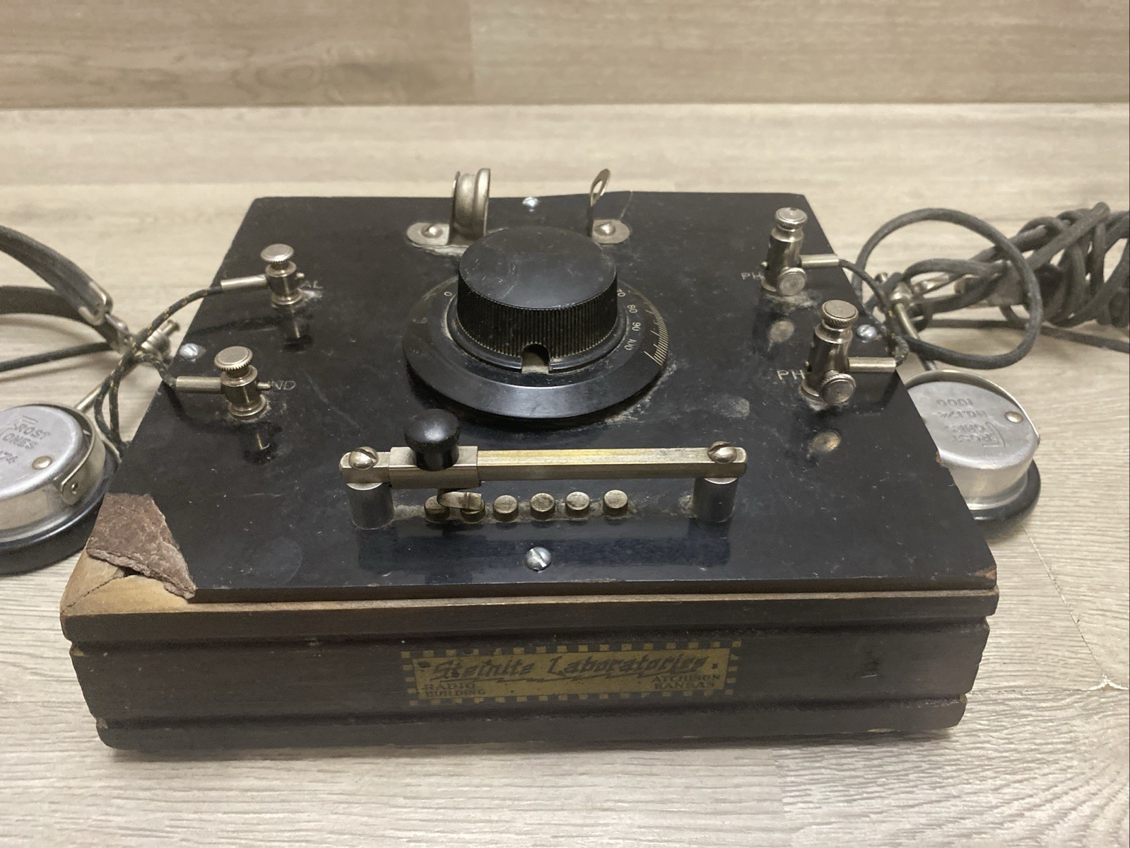 1920'S STEINITE LABORATORIES CRYSTAL COMMUNICATION SET W: 2 HEADSETS