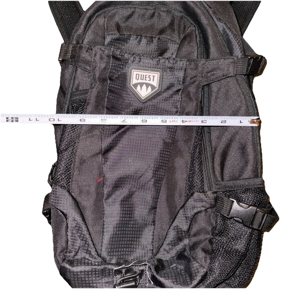 Quest Hydration 2L Daypack Backpack Hiking No Bladder Black Multiple Pockets