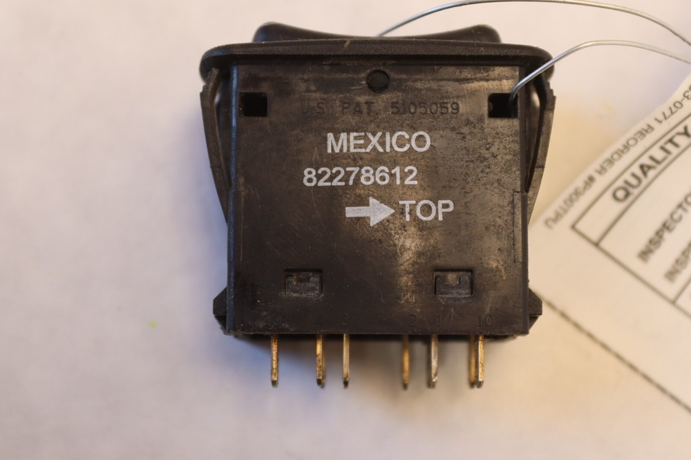 2013-2018 MACK CXU613 DOOR LOCK UNLOCK CONTROL SWITCH BUTTON 82278612 OEM