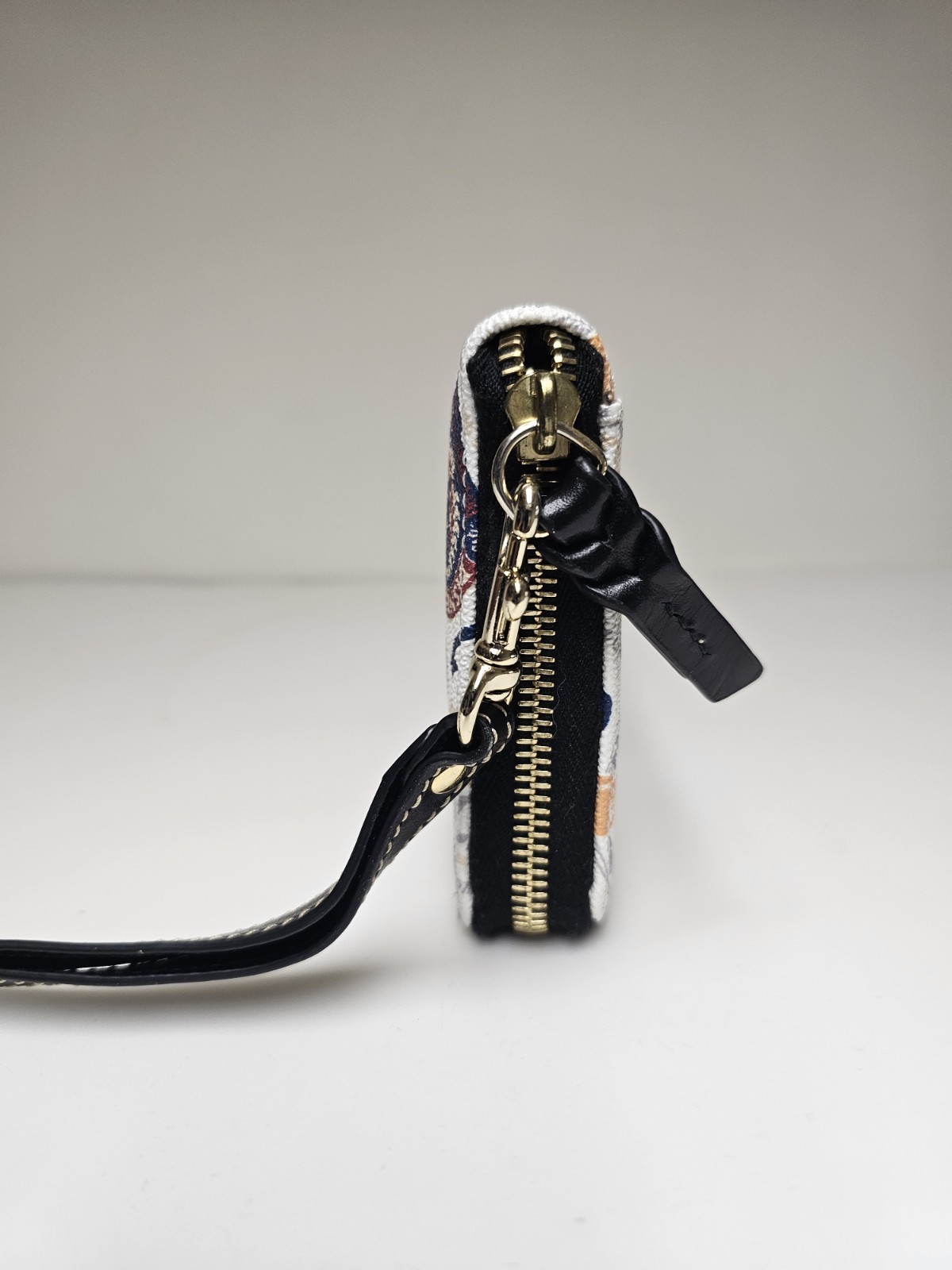 DVC Disney Vacation Club Dooney & Bourke Wallet Wristlet