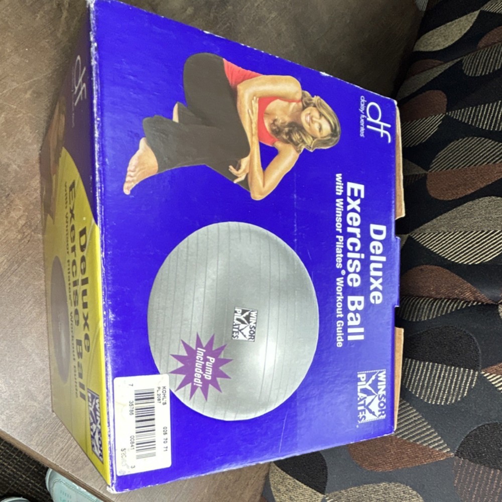 Daisy Fuentes Burst-resistant Exercise Ball 65 cm Pump & Pilates Workout Guide