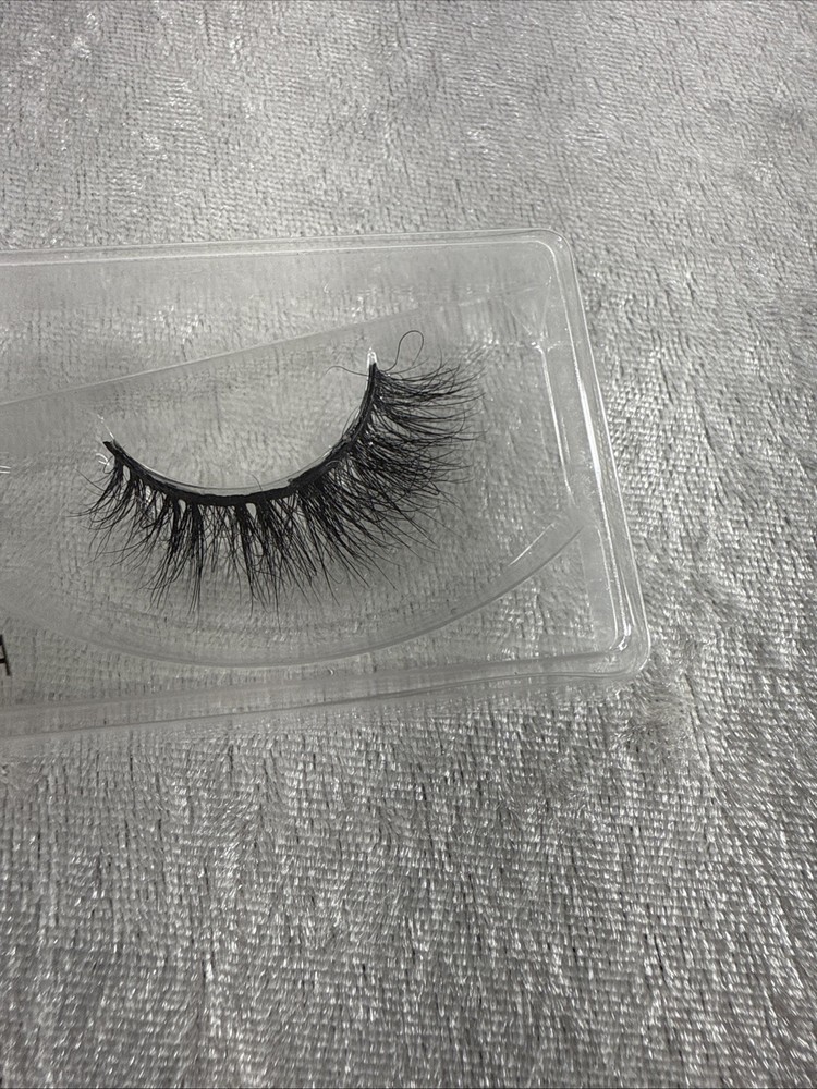 false eyelashes #36A