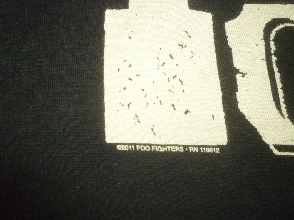 Foo Fighters Shirt ( Used Size L ) Very Nice Condition!!!