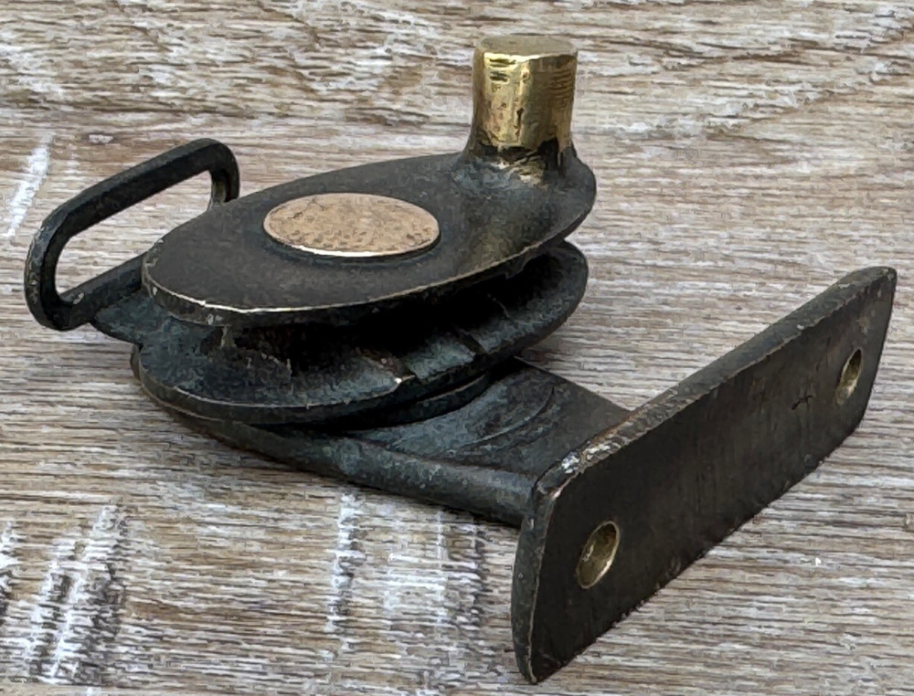 VINTAGE BRASS PULLEY SASH WINDOW PULLEY
