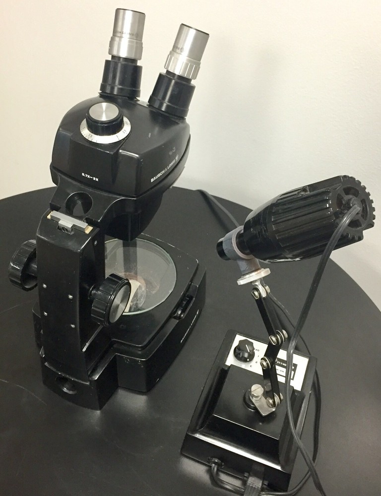 Bausch & Lomb StereoZoom 4 0.7x-3x Microscope w/ B & L Light Source