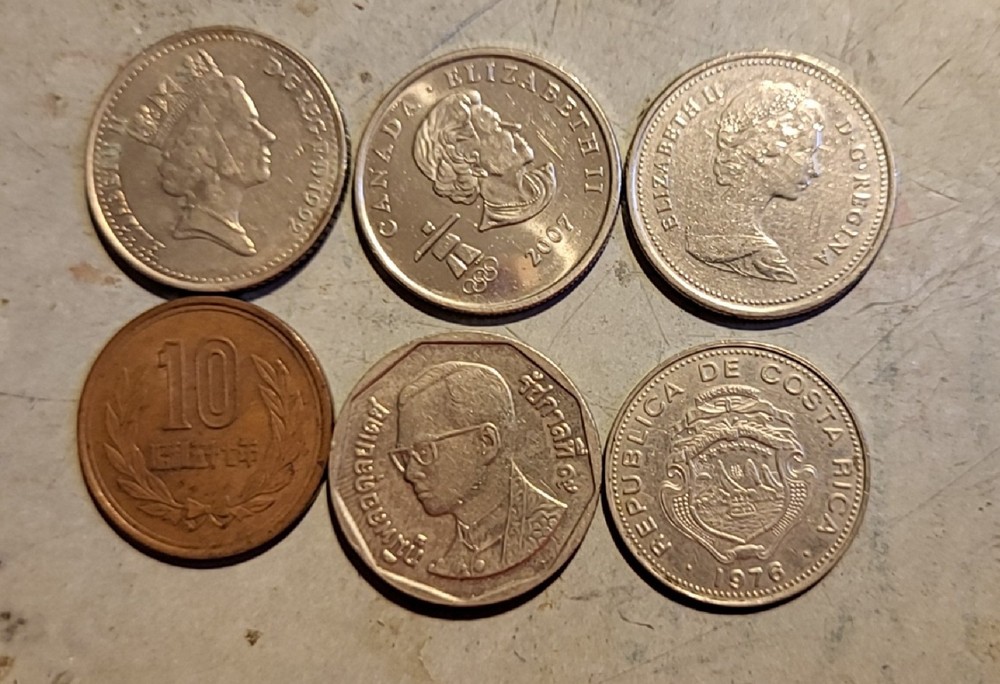 Coins from Various Countries 6pcs  j6