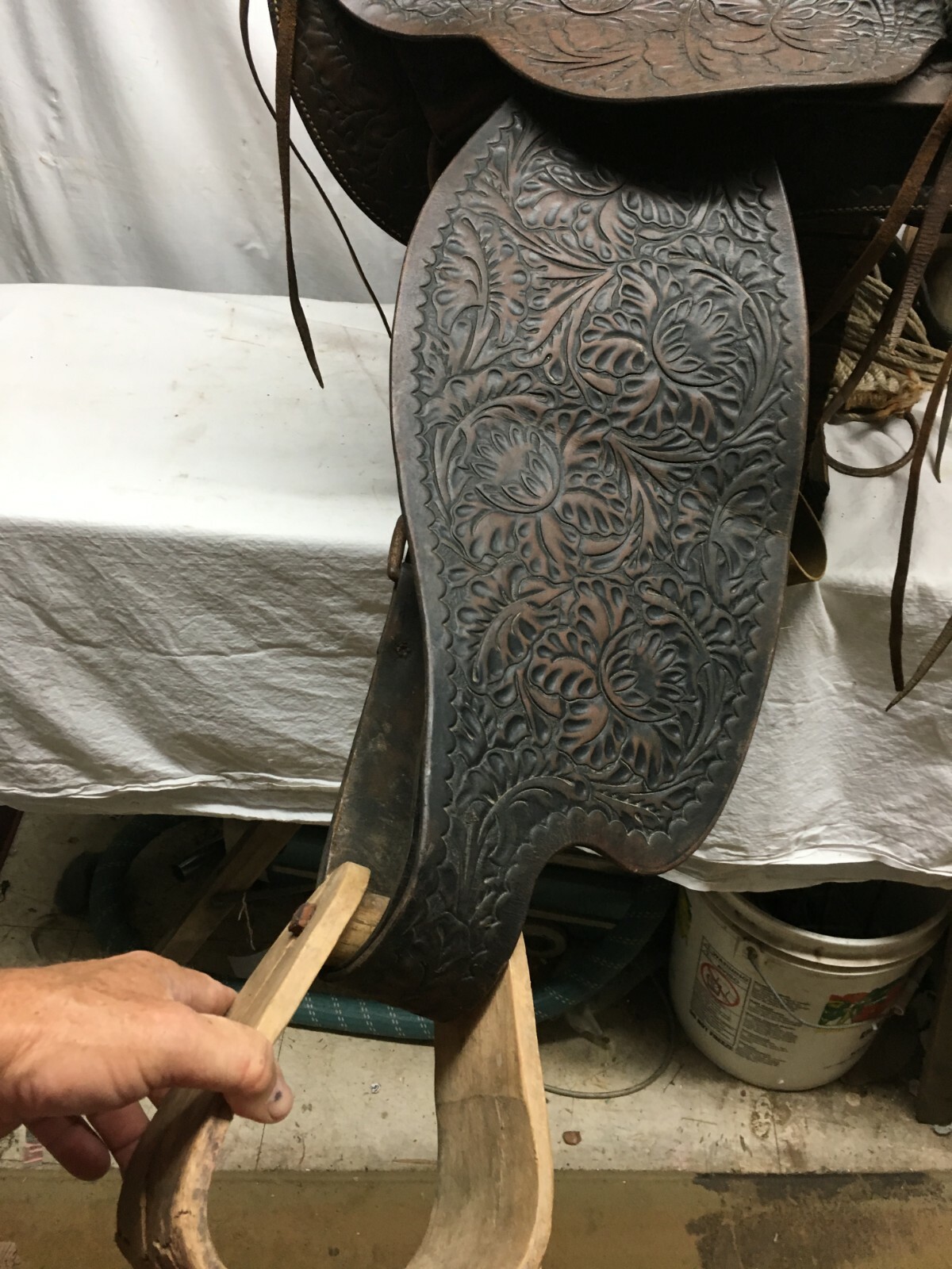 Vtg 1960's American Saddlery P404 leather horse saddle hand tooled Wood Stirrups