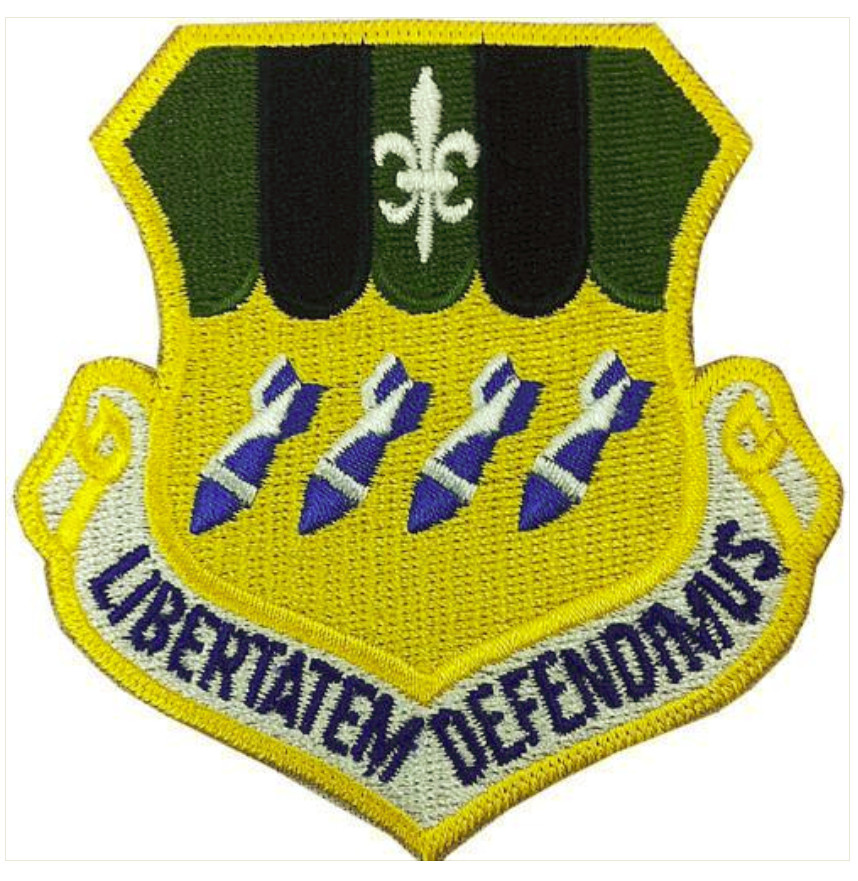 Vanguard AIR FORCE PATCH: SECOND BOMB WING - COLOR WITH HOOK CLOSURE