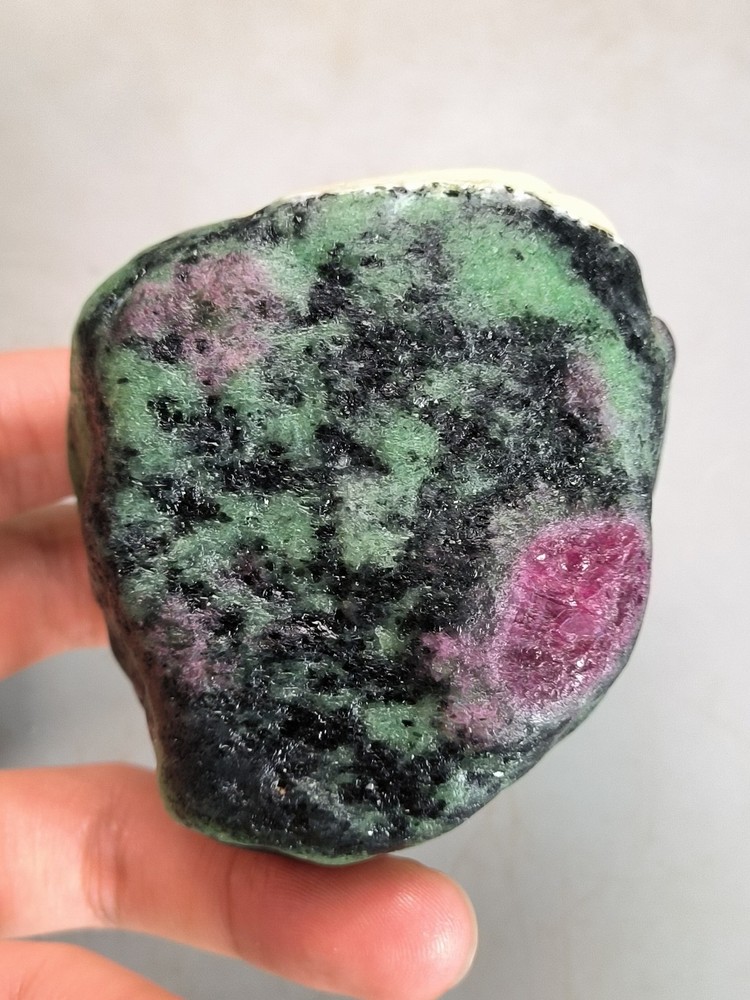 China Natural stone Ruby green handle piece