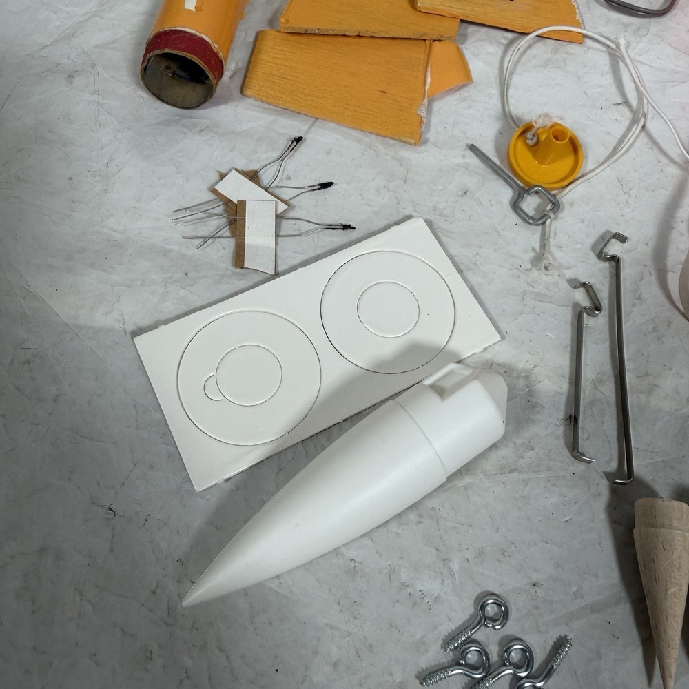 Vintage Estes Model Rocket Launch Set Range Box Pad Electron Beam Controller