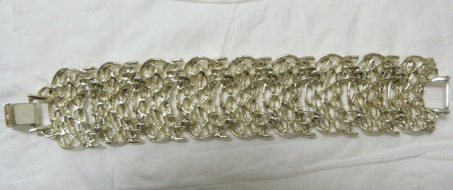 Vintage Wide Open Work Gold Tone Link Bracelet 7 1/2"