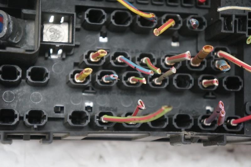 2013-2016 Ford Taurus Fuse Box Engine Module BT4T-14A068-AA OEM