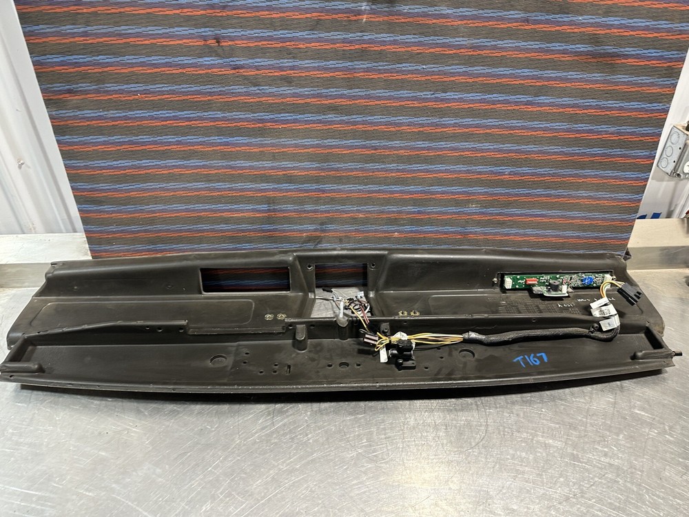 KENWORTH K367-109-5001 CONSOLE-WINDSHIELD UPPER DKSLT
