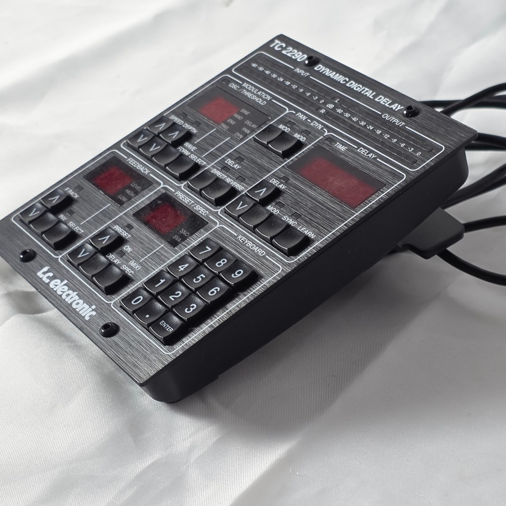 TC Electronic TC2290-DT Dynamic Digital Delay Desktop Controller with USB Black