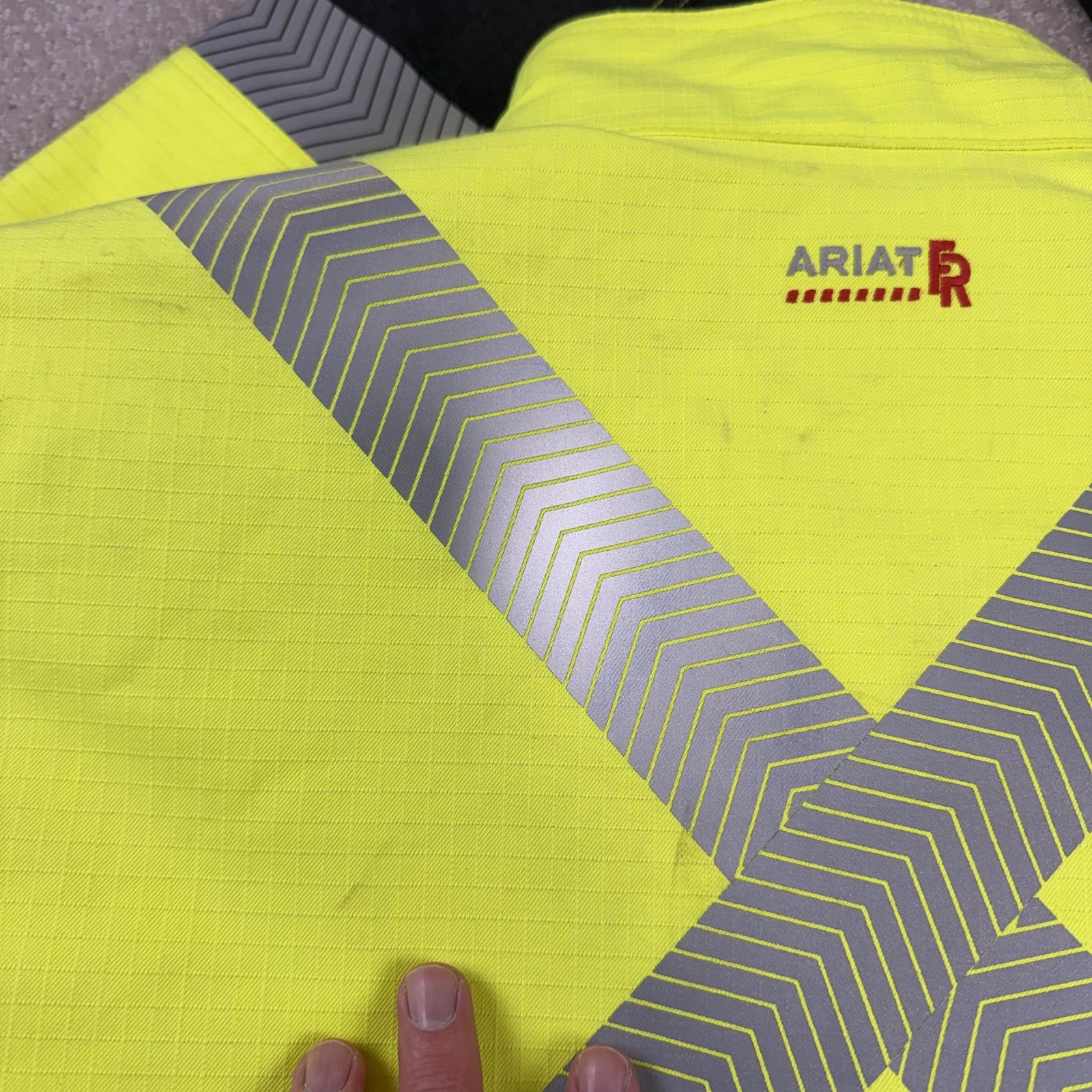 Ariat FR Men’s CAT4 Insulated High Vis Jacket Sz Medium Work Safety Full Zip