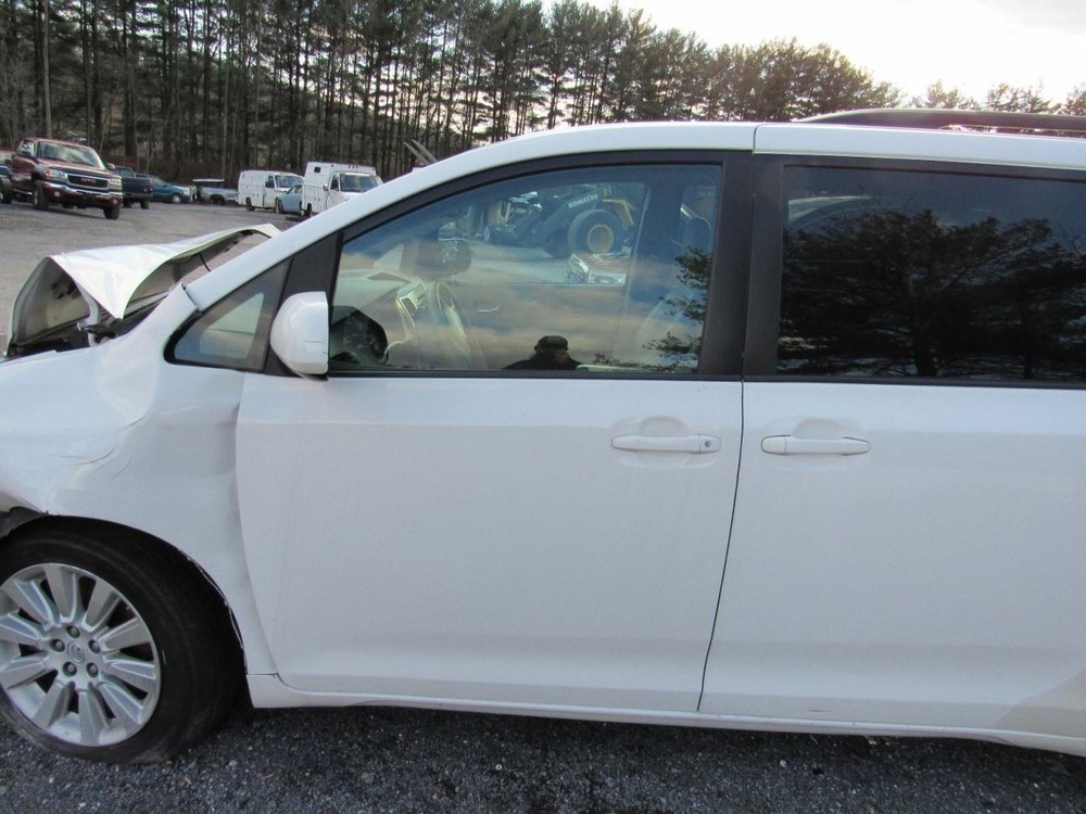 SIENNA 2014 Glove Box 1011931