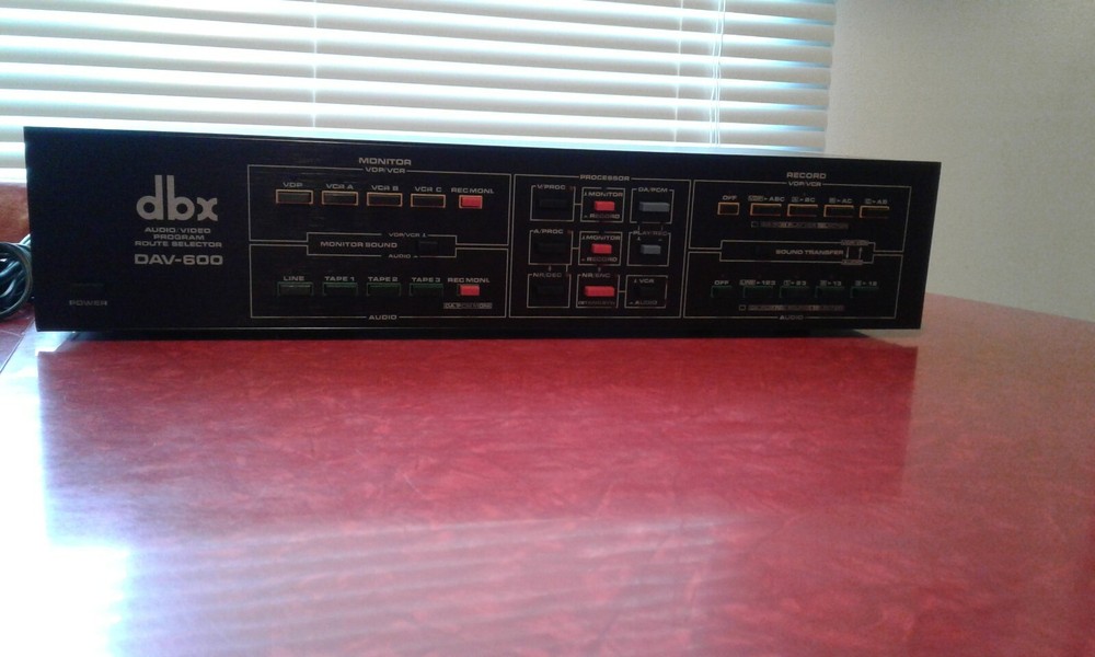 DBX DAV-600 AUDIO VIDEO PROGRAM ROUTE SELECTOR  , Beautiful