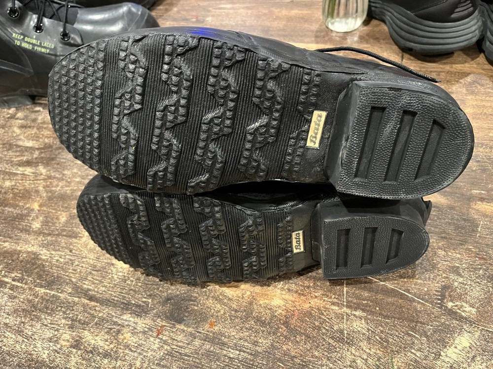 MICKEY MOUSE BUNNY BOOTS BATA Size 9R