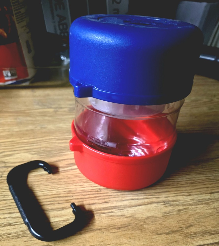 Hill's Pet Travel Container w/ Bowls