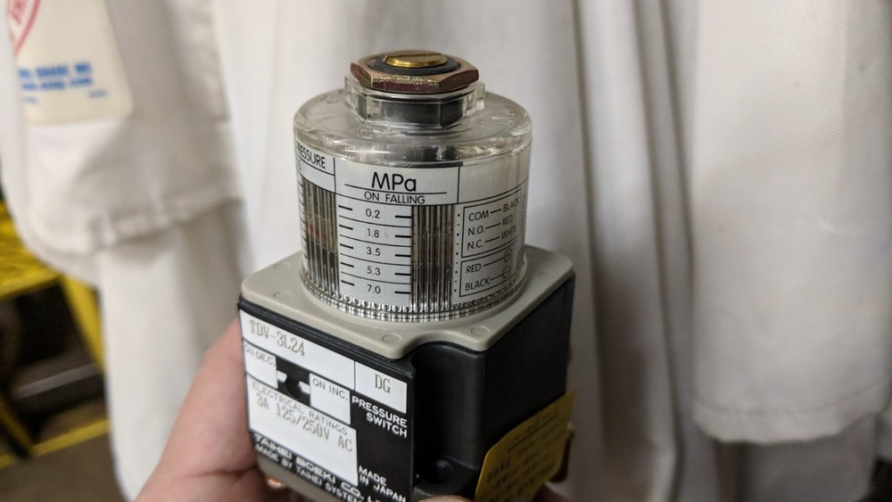 one TAIHEI BOEKI Pressure Switch TDV-3L24