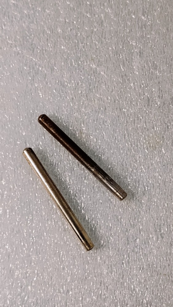 Singer 1939 Sewing machine 15-91 Upper & Lower Spool Pins