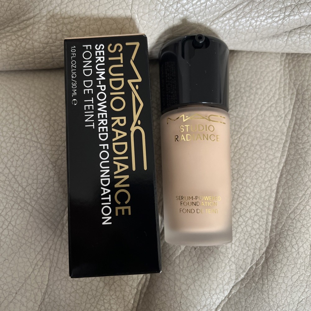 Mac Studio Radiance Serum Powdered Foundation (NW10)