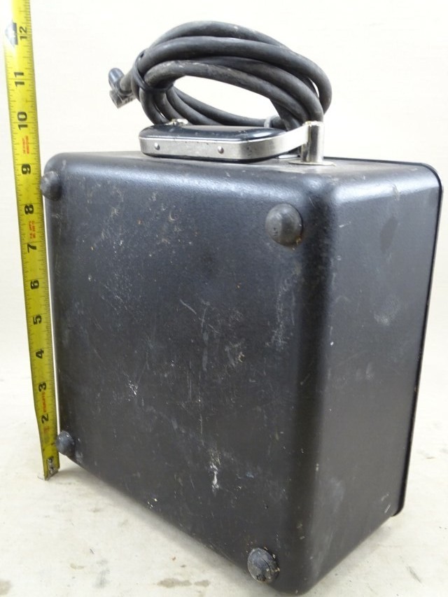 foxboro Current Calibrator 118VAC, 25A, 8121A