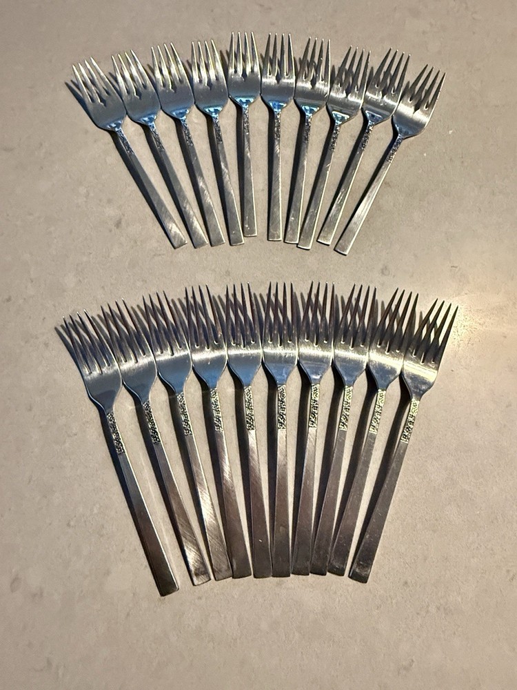 1847 Rogers Bros. “Evangeline” Flatware Set - 71 Piece