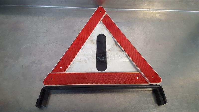 RANGE ROVER  L320 SPORT WARNING TRIANGLE  FREE POSTAGE