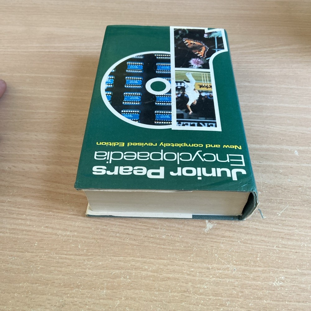 Junior Pears Encyclopaedia, 19th Edition, Hardback, 1979, Excellent condition