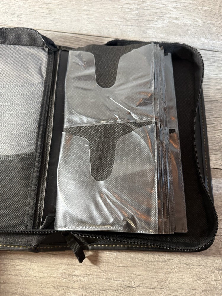 Case Logic 64 CD DVD Organizer Wallet Carrying Case Zipper Storage