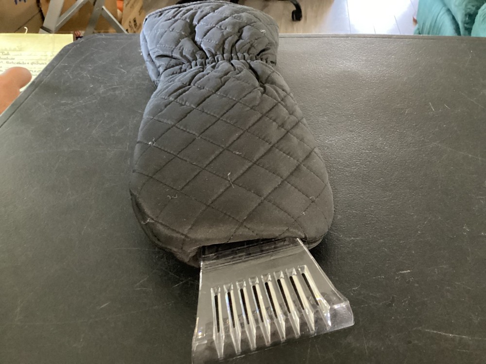Delexe Black Window Ice Scraper Mitt OSFA