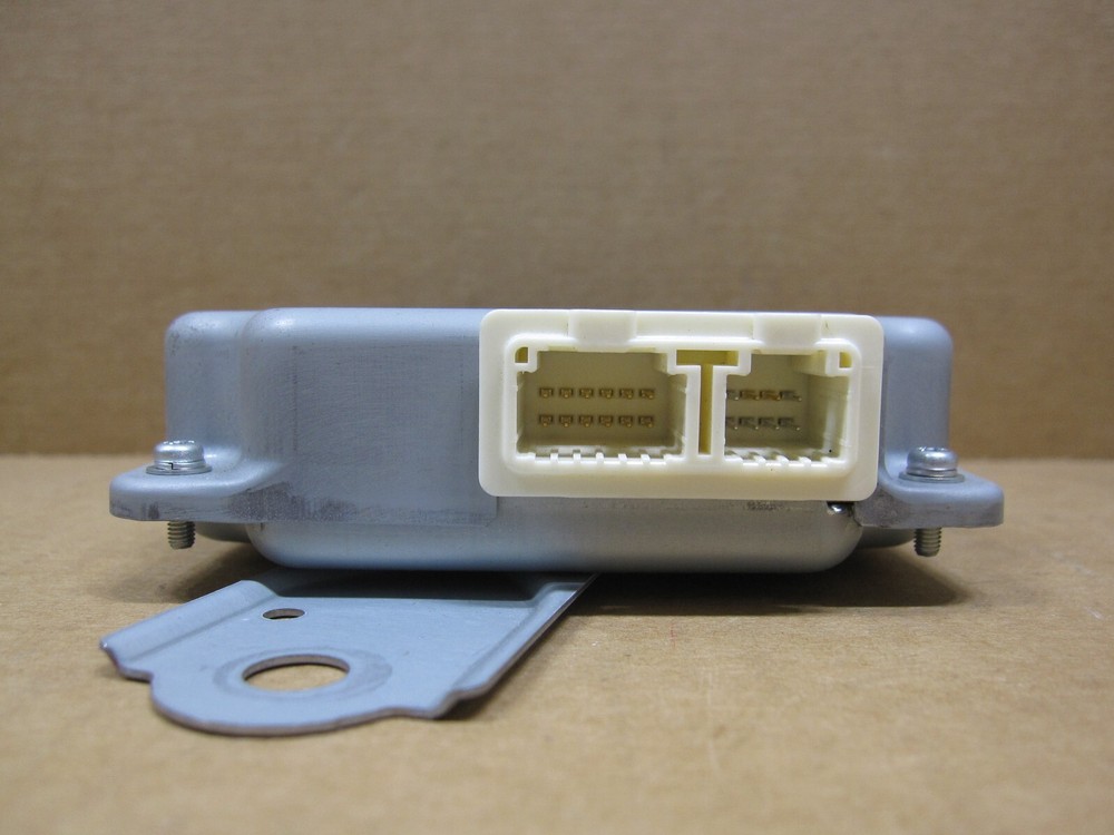 2020 Lexus ES300H 89892-33040 Hybrid Battery Control Module Voltage Sensor
