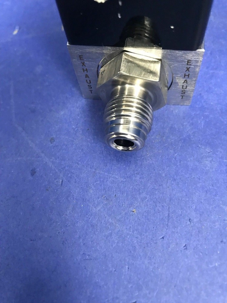 Unit UFC-1400A Mass Flow Controller MFC, N2, 300 SCCM, Used