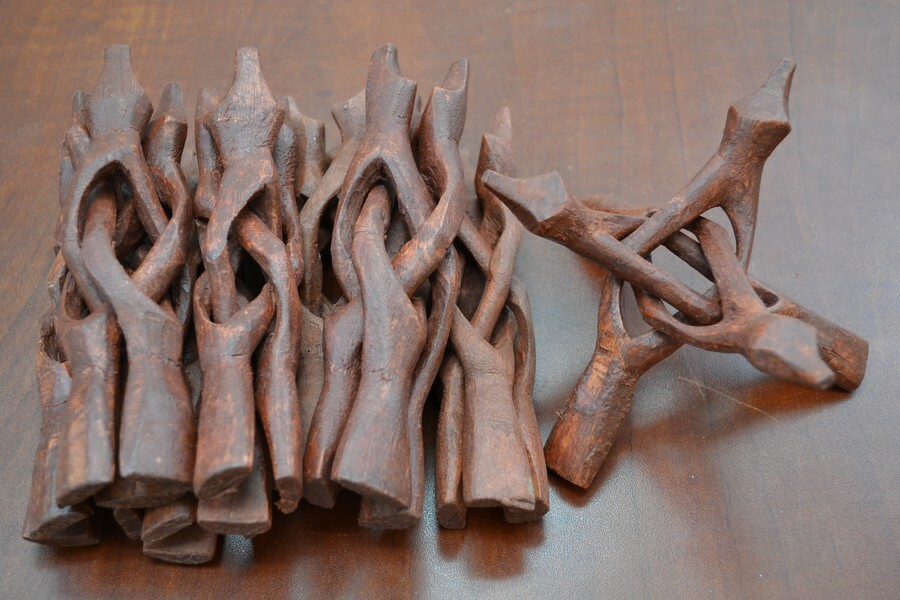 12 PCS WOOD CARVED TRIPOD SNAKE HOLDER STAND 6"