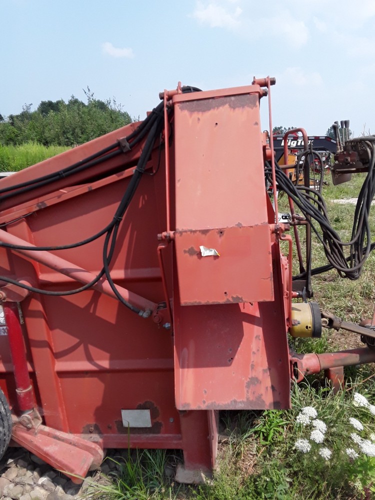 Jeantil DP 3000 Straw Unloader/Distributor