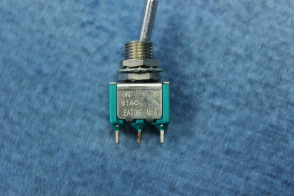 New Eaton Toggle Switch 9140 125-250VAC
