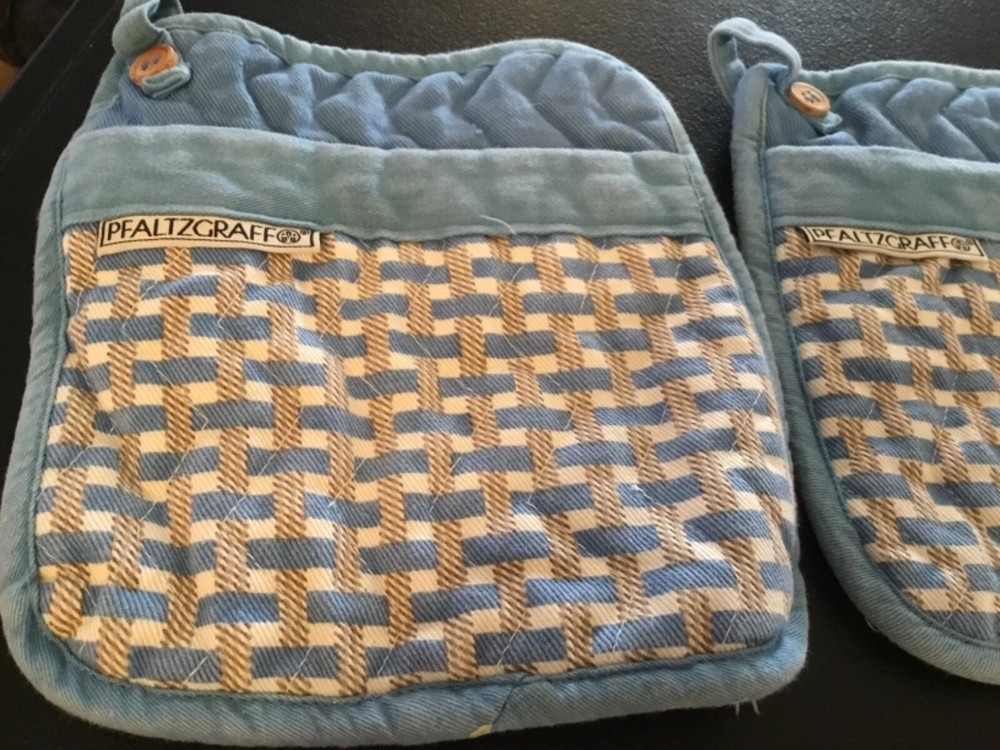 Pfaltzgraff Pocket Pot Holder Set