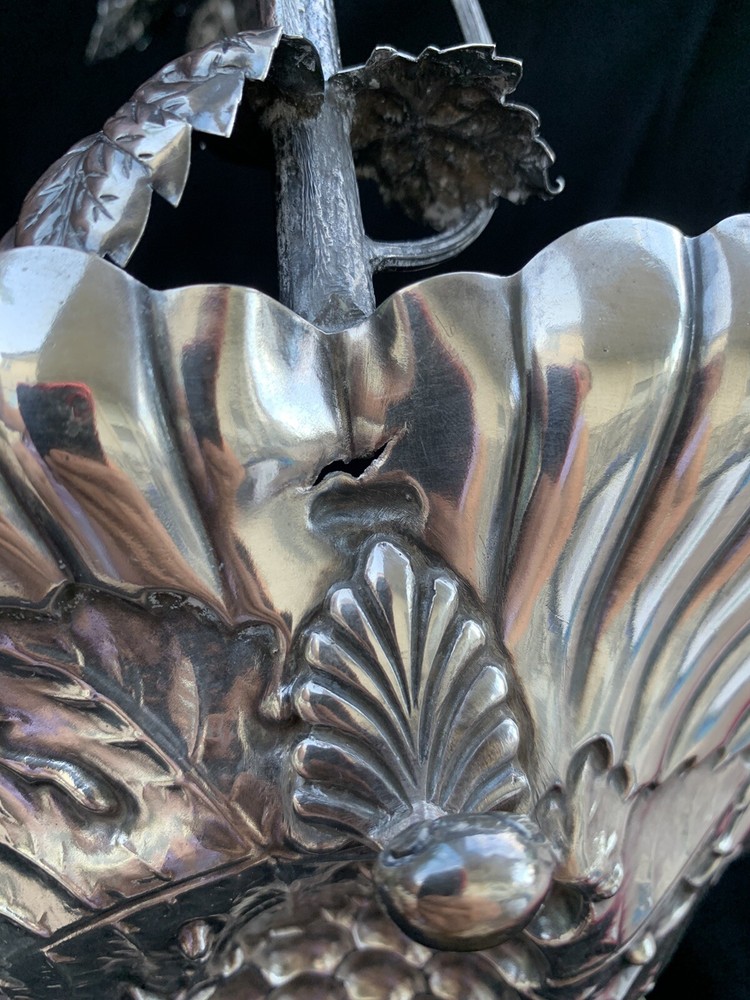 Vtg Williams Hutton & Sons Silver Plated Grape Stand Holder Figural Grape Leaf