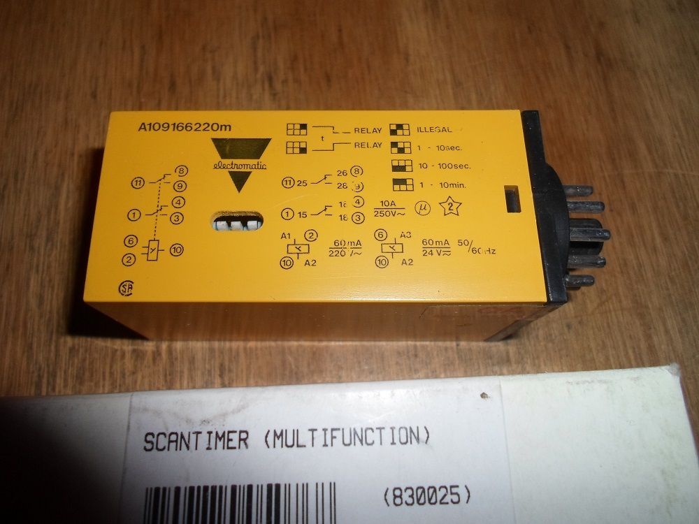 CARLO GAVAZZI A109166220M MULTI FUNCTION TIMER (NEW IN BOX)