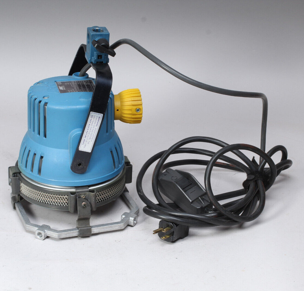 ARRI LIGHT 650 FLOOD/SPOT 650 W CONTINUOUS STUDIO OR CINEMATOGRAPHY LIGHT WORKS
