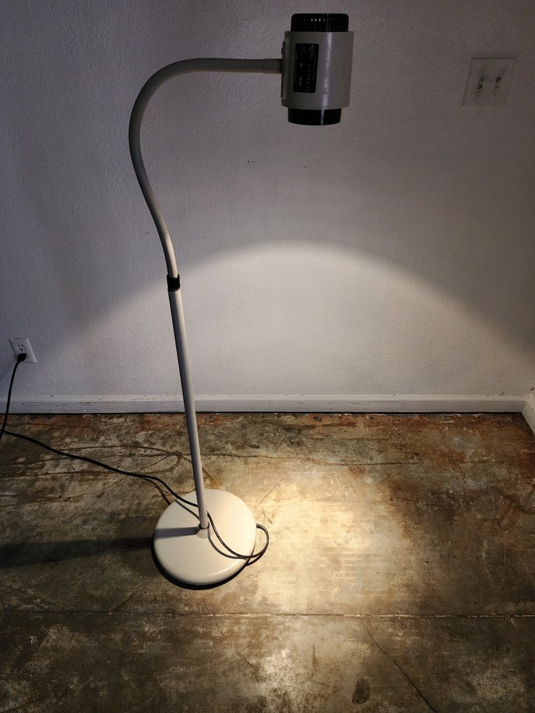 McKesson Model 81-18100 Halogen 35 Exam Light w/ Stand