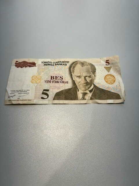 banknote 5 lira 2005