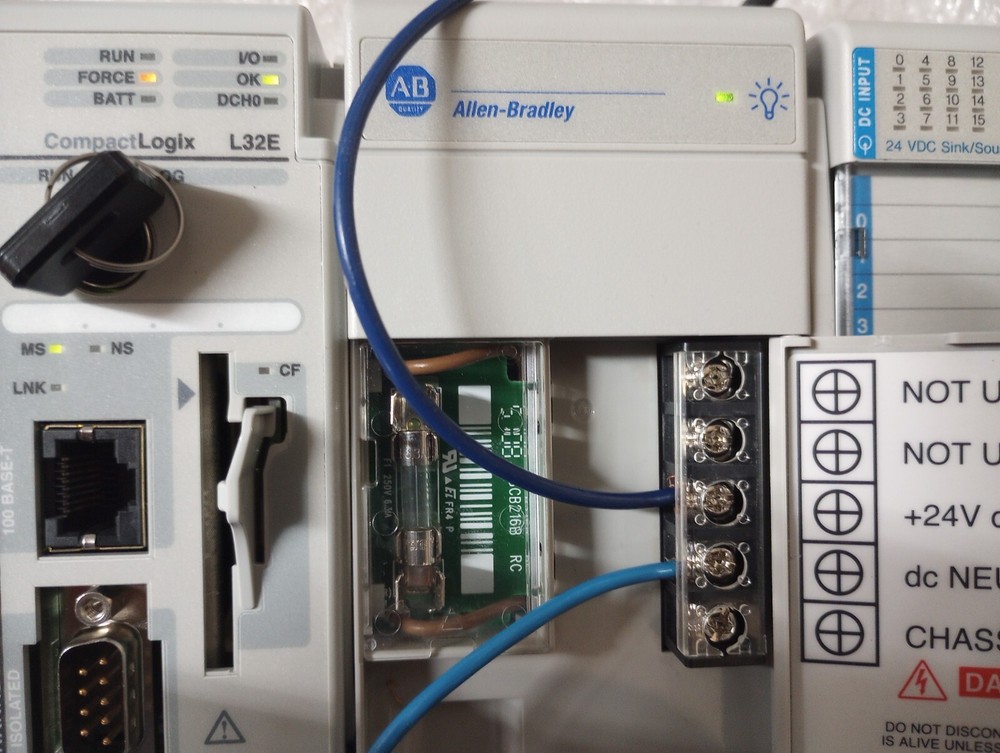 COMPACTLOGIX ALLEN BRADLEY RACK COMPLETE SYSTEM 1769-L32E SYSTEM